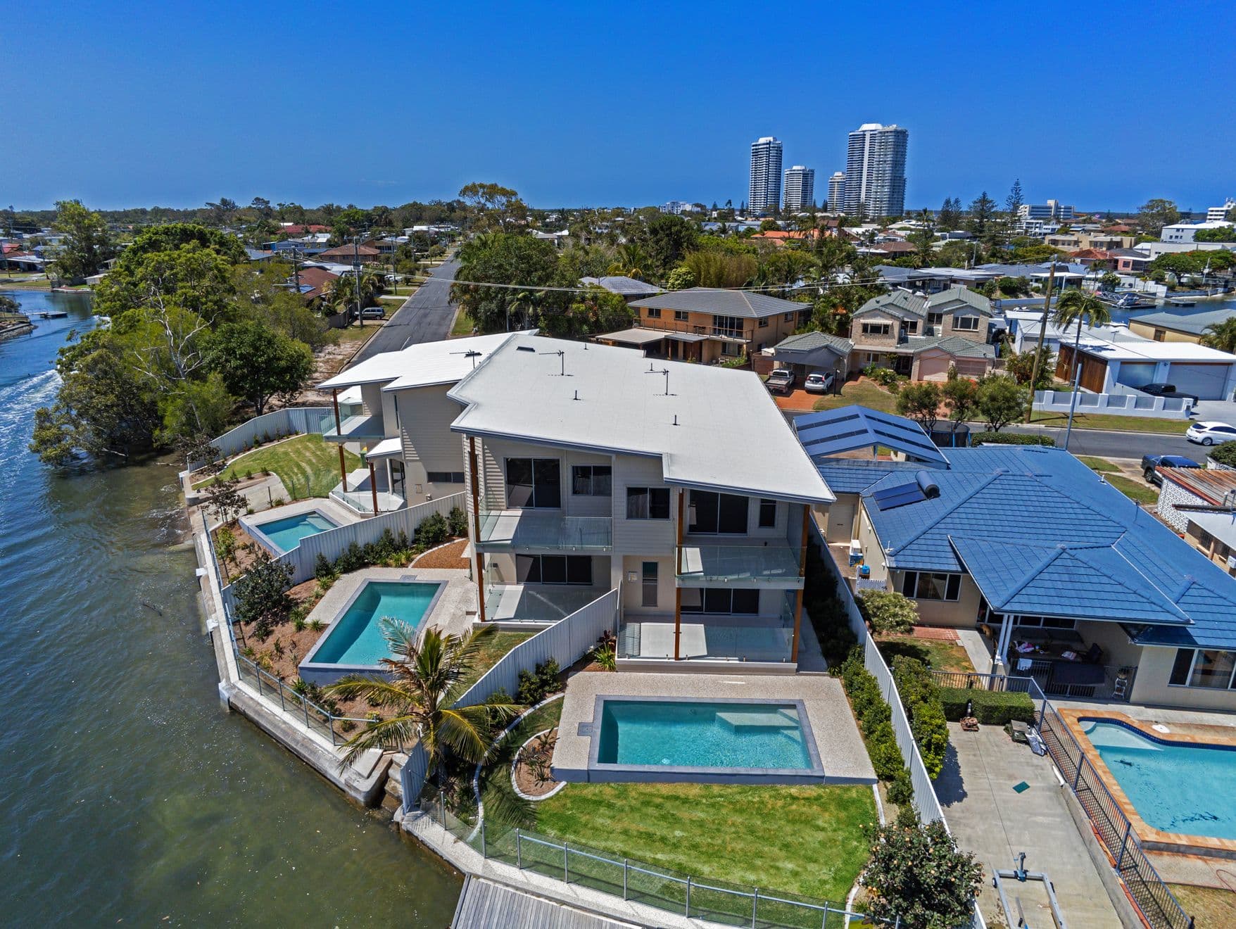 2 Vaggelas Crescent, Biggera Waters QLD 4216, Biggera Waters - Thumbnail 2