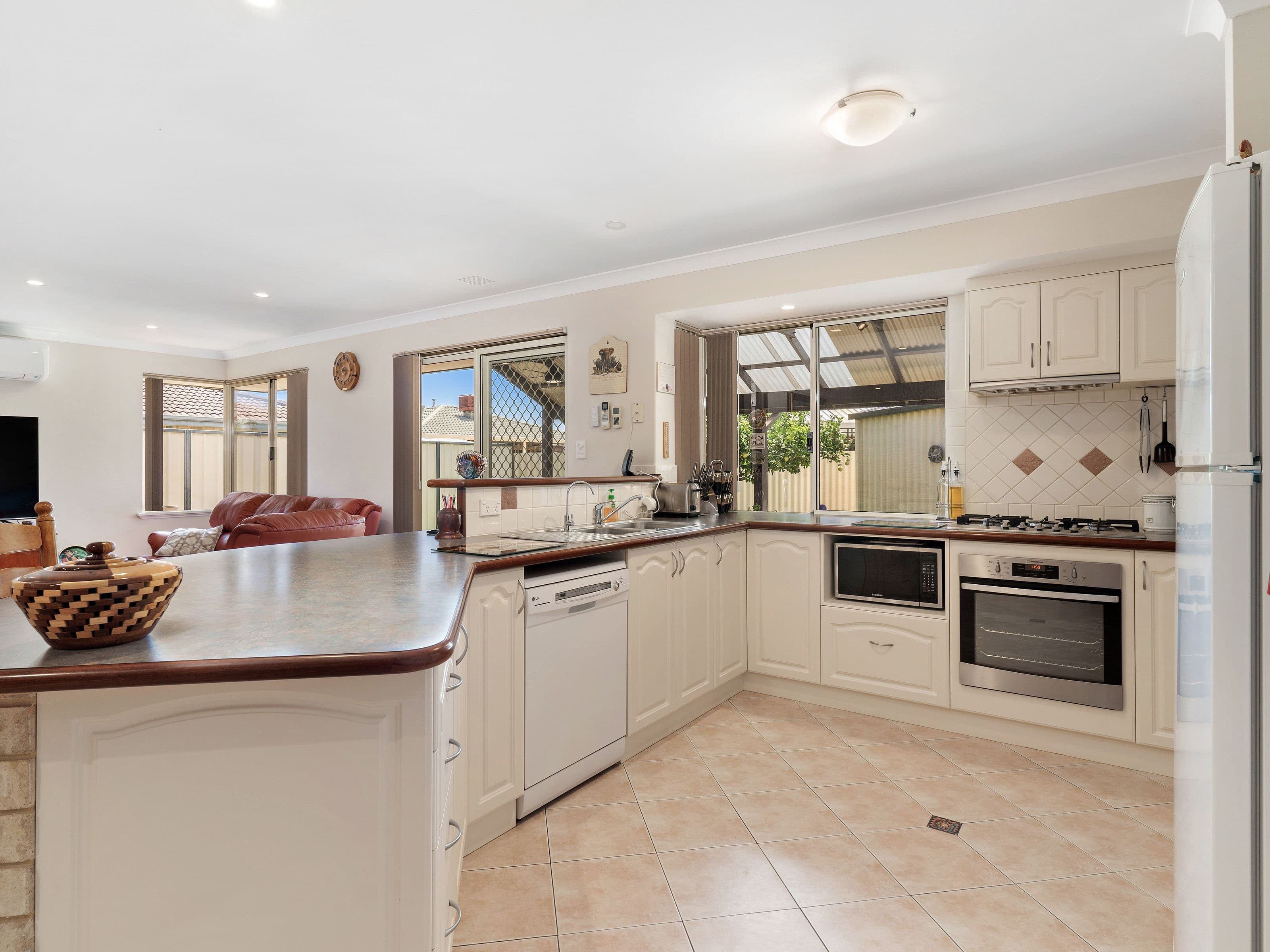 24b Chalmers Avenue, Waikiki WA 6169, Waikiki - Thumbnail 5