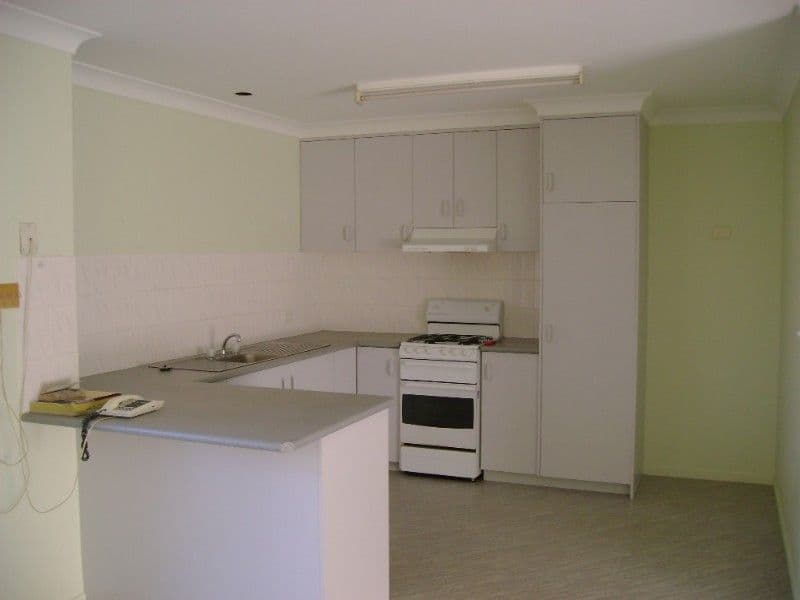 4 Lyons Crescent, WARWICK QLD 4370, Warwick - Thumbnail 2
