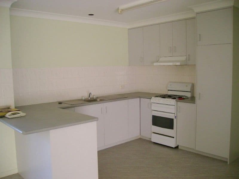 4 Lyons Crescent, WARWICK QLD 4370, Warwick - Thumbnail 3
