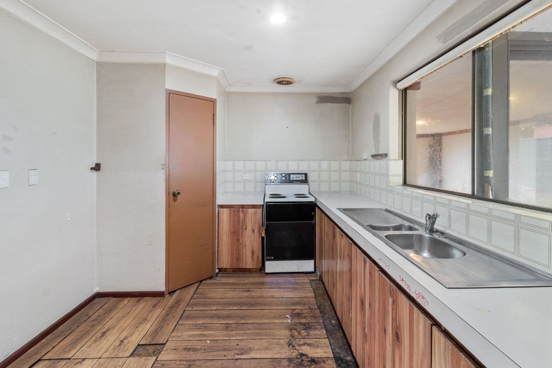 27 Gloucester Road, Kalamunda WA 6076, Kalamunda - Thumbnail 3