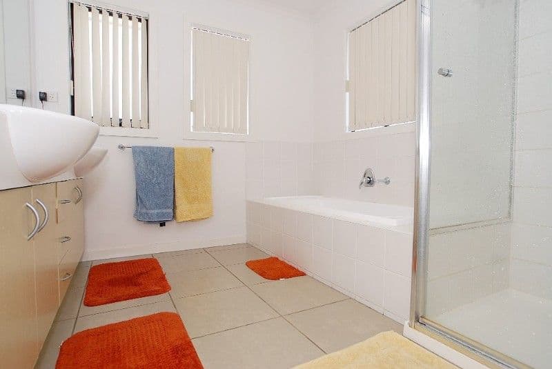 95 Sovereign Manors Crescent, ROWVILLE VIC 3178, Rowville - Thumbnail 2
