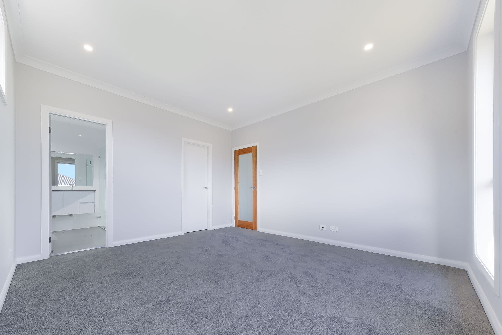 36 Jennings Crescent, Spring Farm - Thumbnail 5