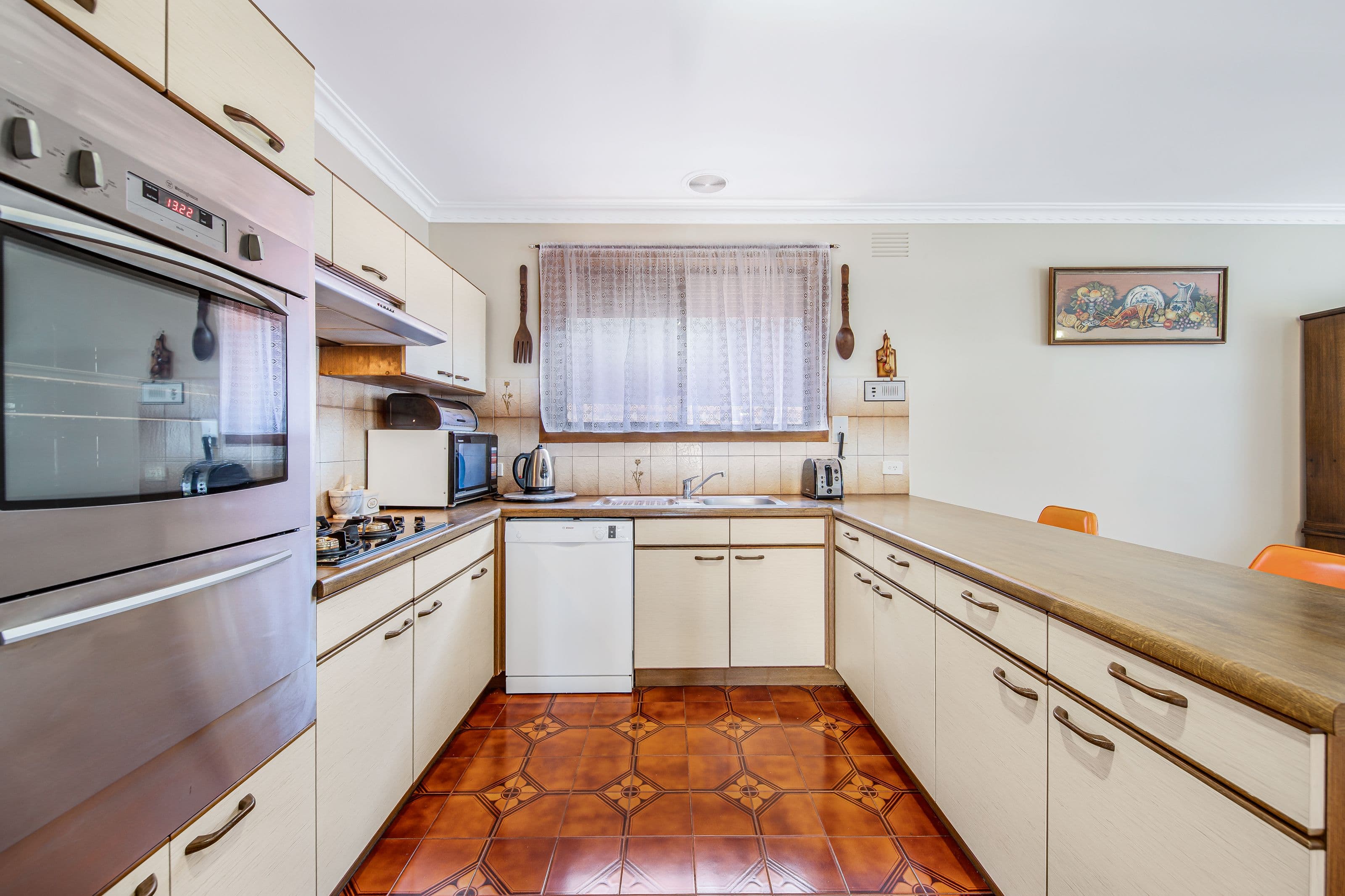 19 Honeysuckle Avenue, Wheelers Hill VIC 3150, Wheelers Hill - Thumbnail 2