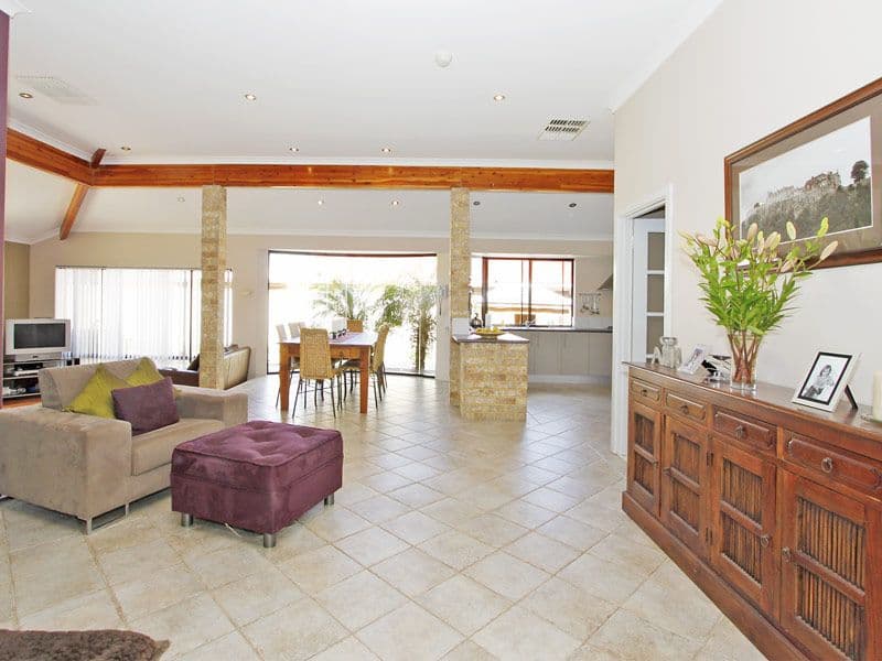 13 Willoughby Close, Redlynch, QLD, 4870, Redlynch - Thumbnail 5