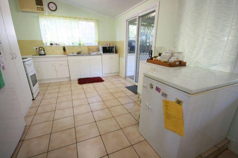 52 Beach Road, SARINA QLD 4737, Sarina - Thumbnail 2