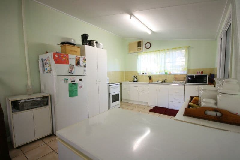 52 Beach Road, SARINA QLD 4737, Sarina - Thumbnail 3