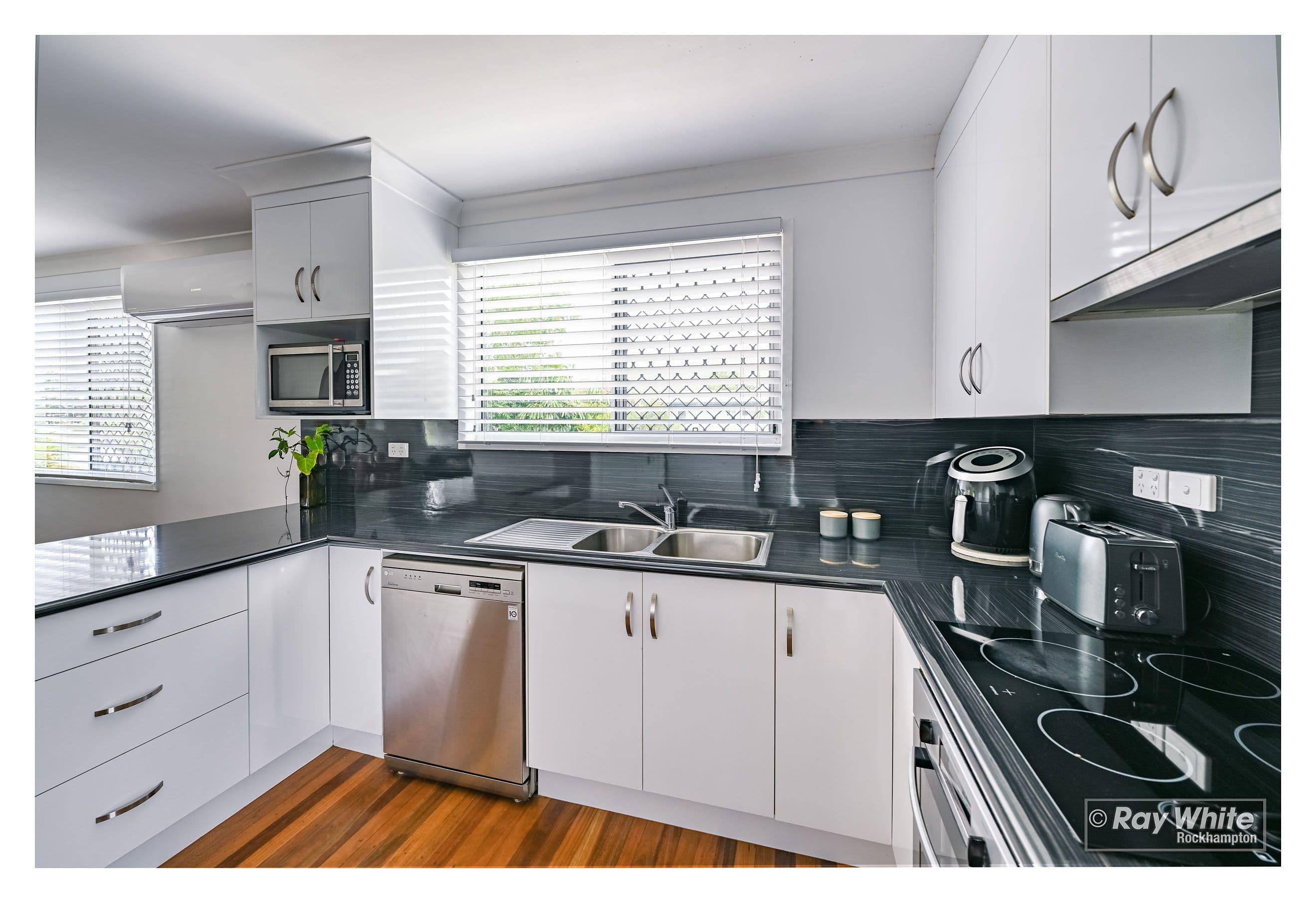 422 Richardson Road, Norman Gardens QLD 4701, Norman Gardens - Thumbnail 3
