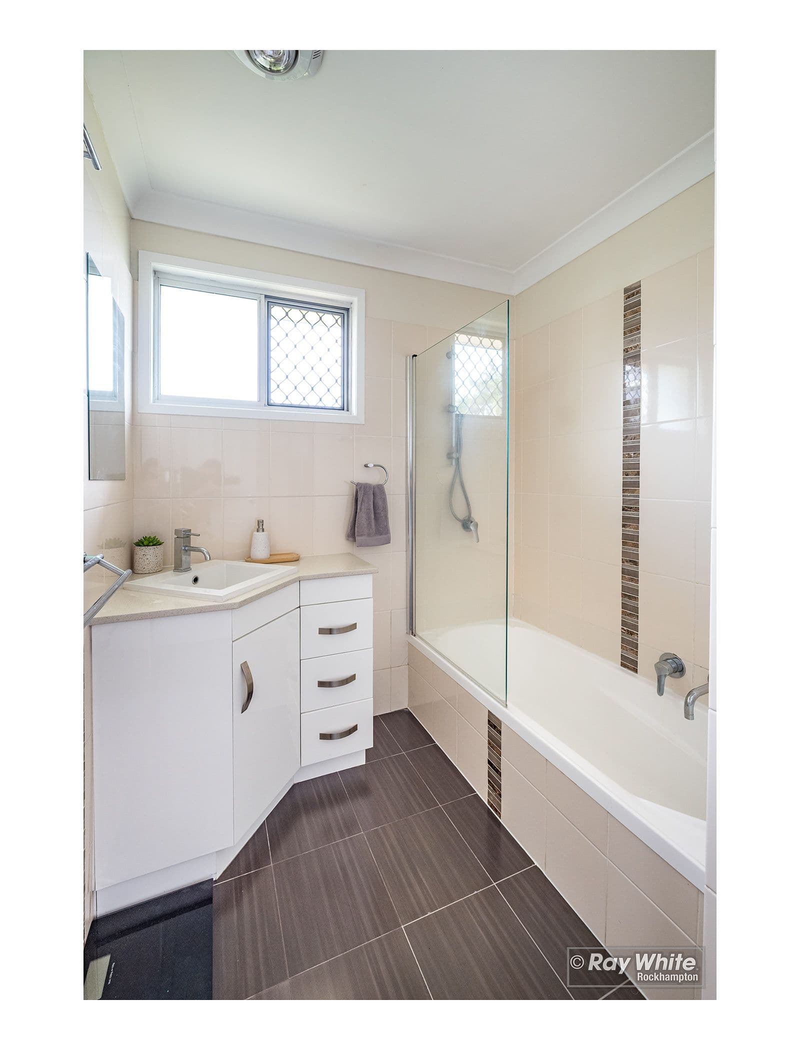 422 Richardson Road, Norman Gardens QLD 4701, Norman Gardens - Thumbnail 8