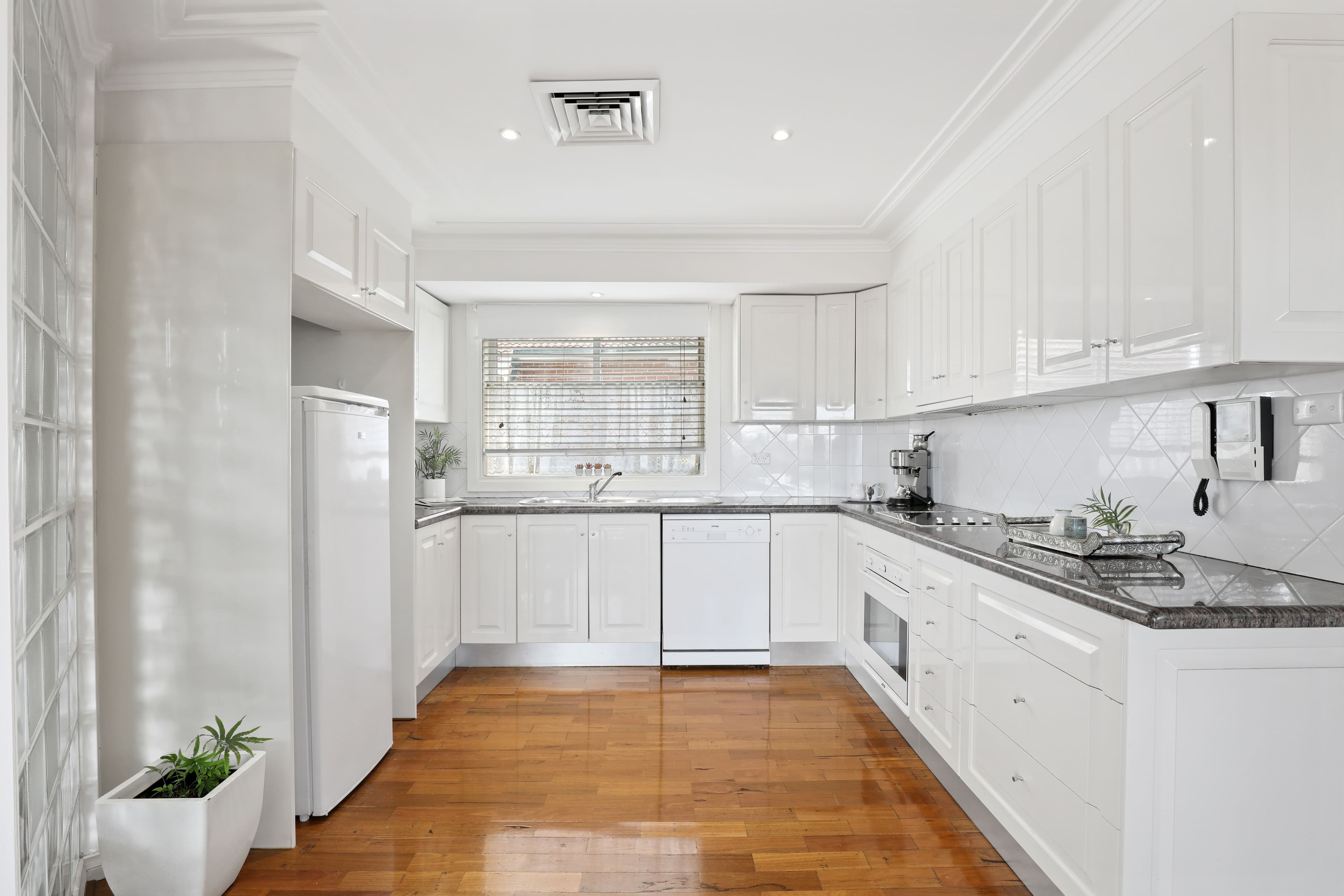 9 Walton Crescent, Abbotsford NSW 2046, Abbotsford - Thumbnail 4