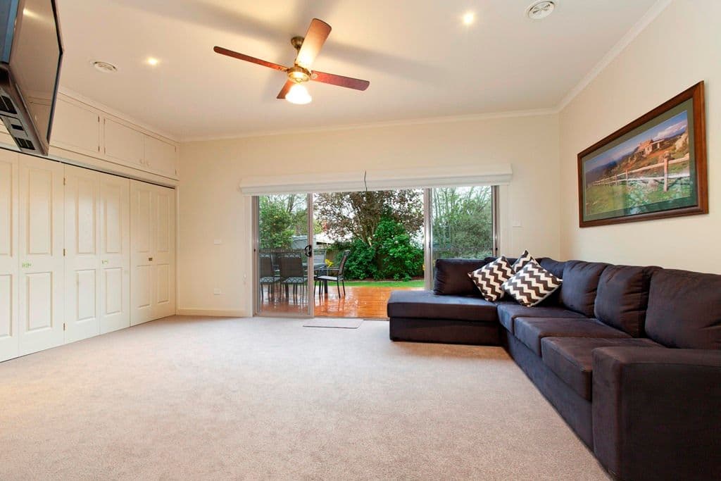 6 Brawn Avenue, LAKE WENDOUREE VIC 3350, Lake Wendouree - Thumbnail 5