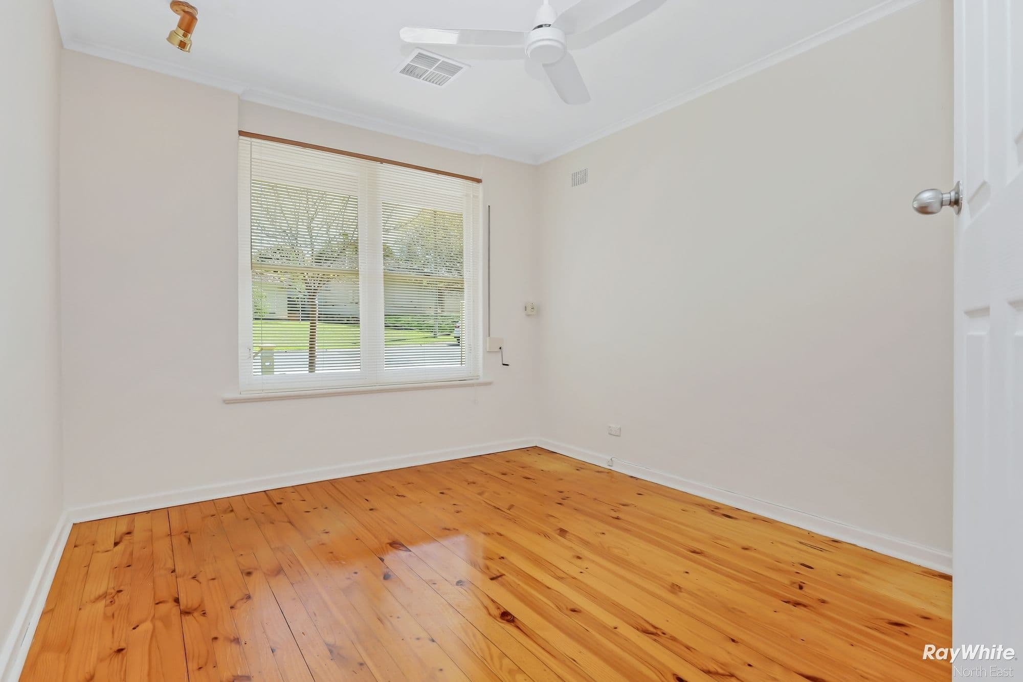 53 Salisbury Avenue, Valley View SA 5093, Valley View - Thumbnail 5