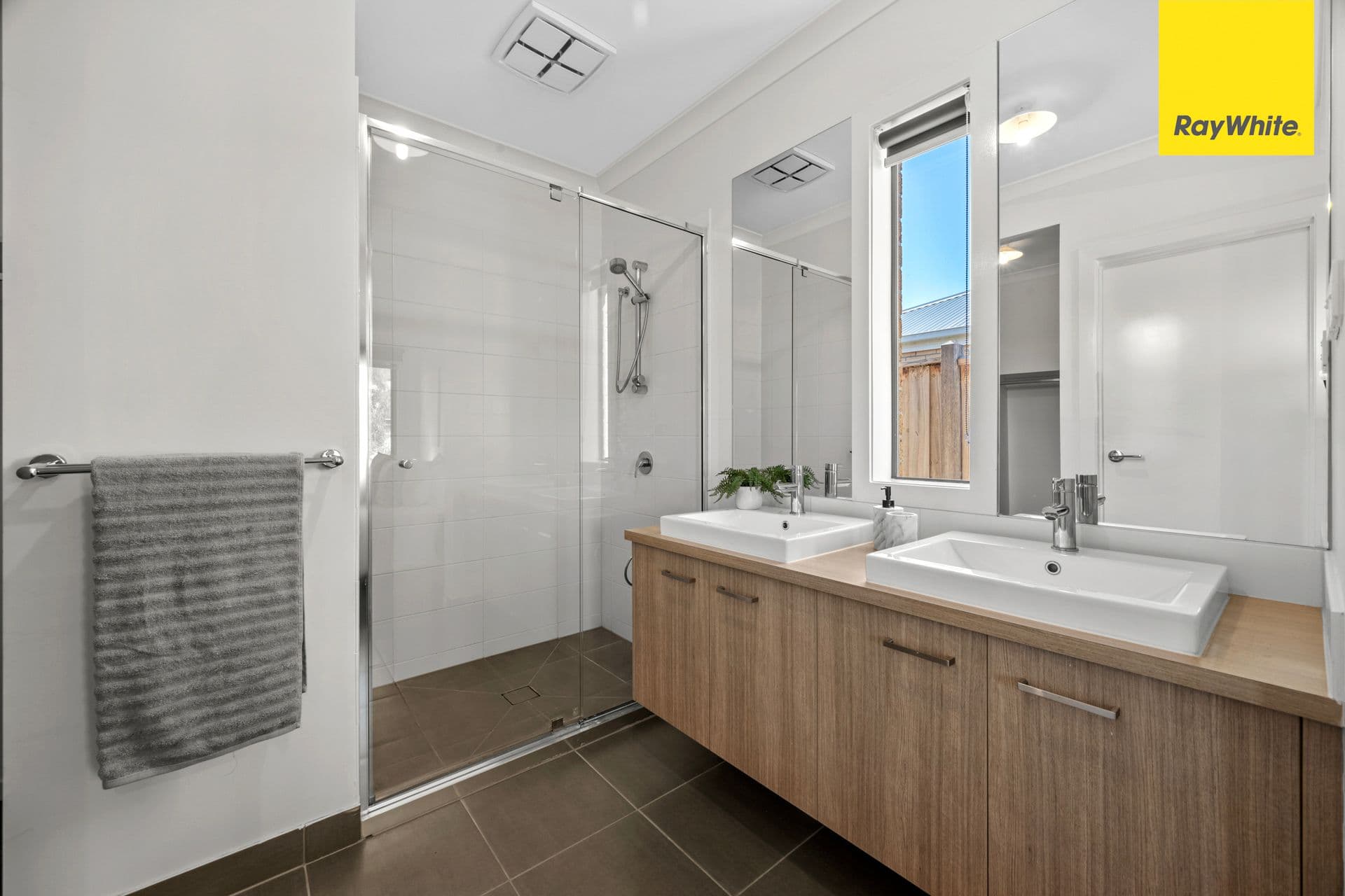 15 Adair Street, THORNHILL PARK VIC 3335, Thornhill Park - Thumbnail 4
