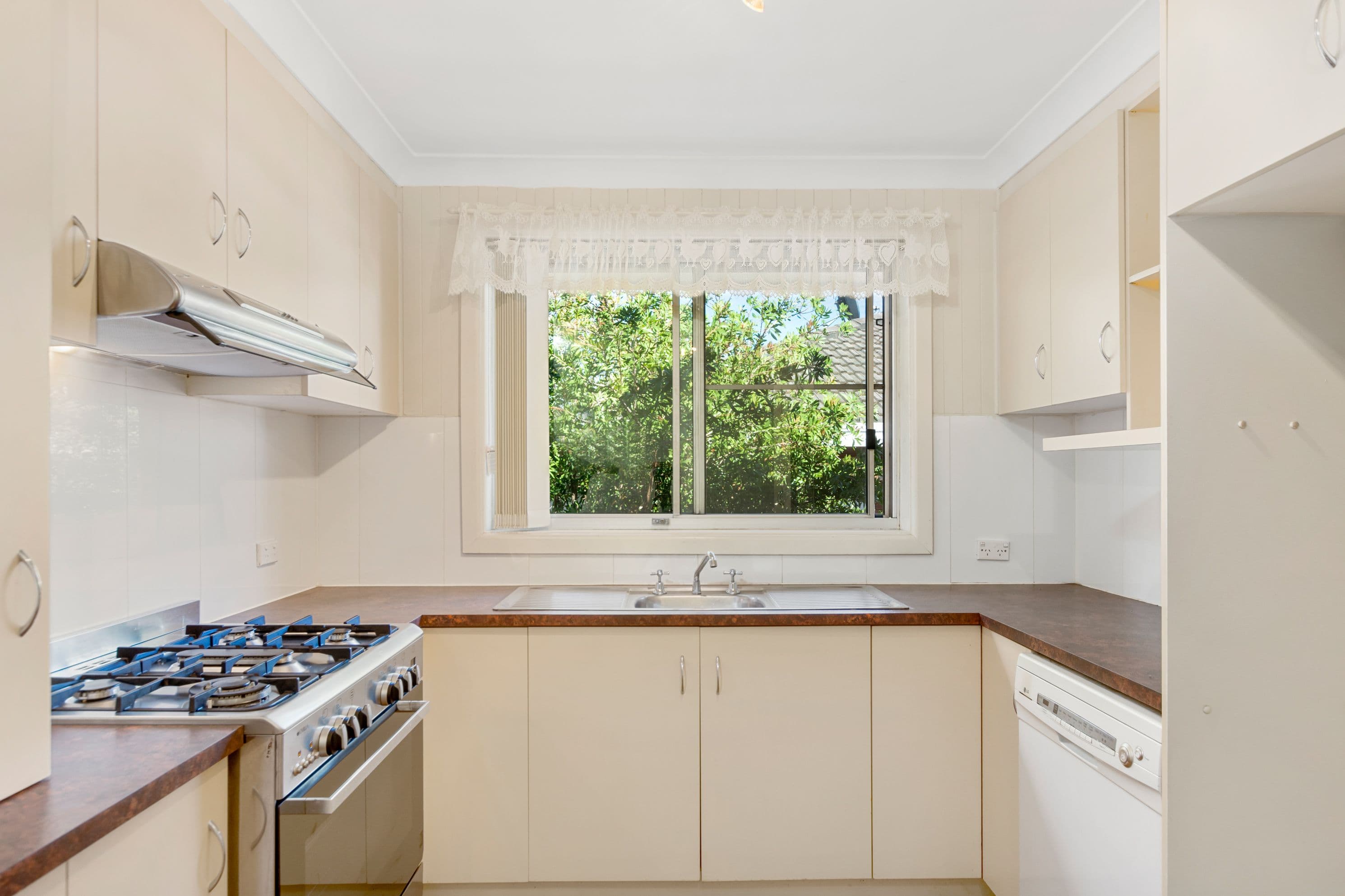 48 Burrell Crescent, Dapto - Thumbnail 3
