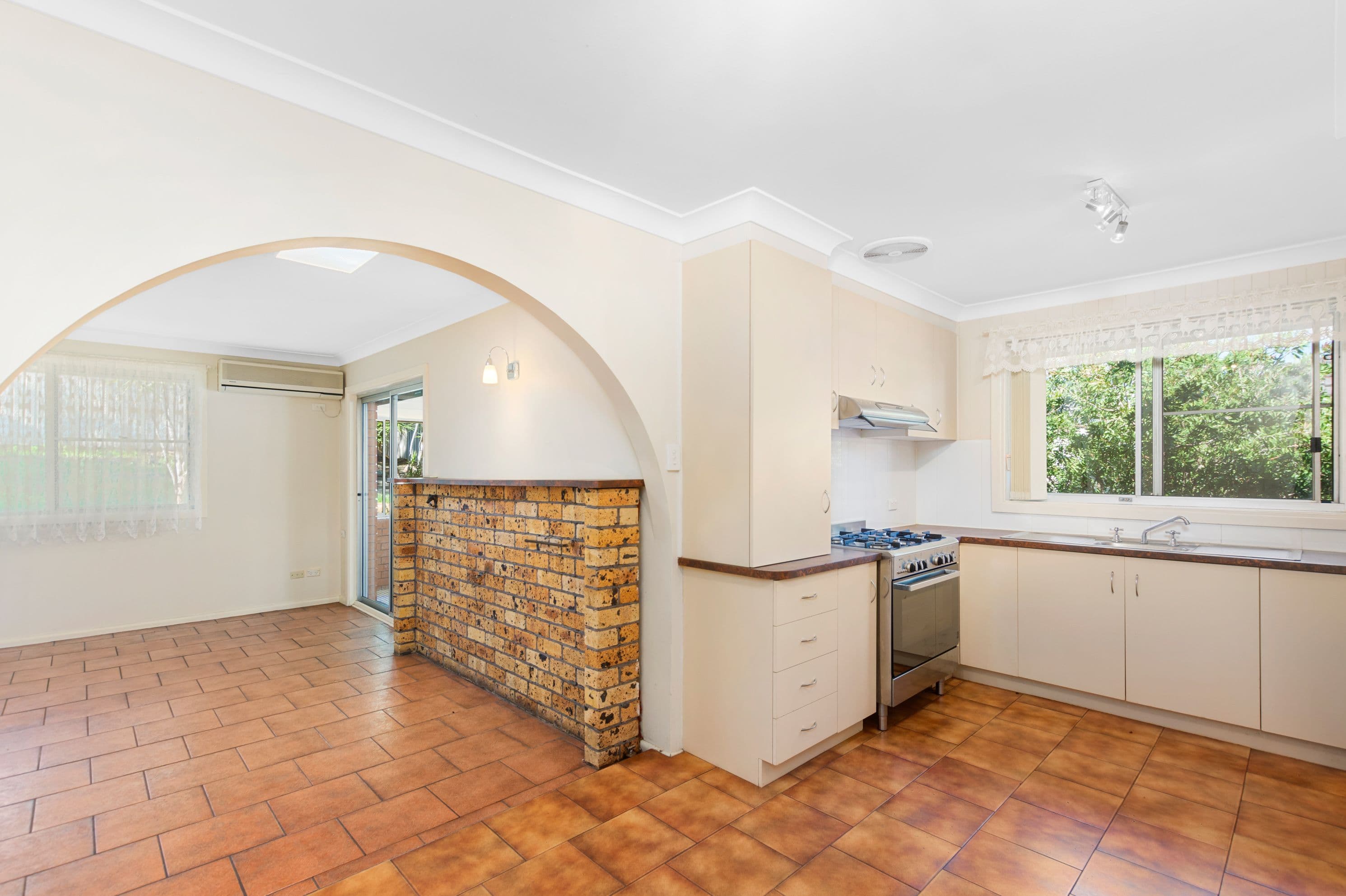 48 Burrell Crescent, Dapto - Thumbnail 4
