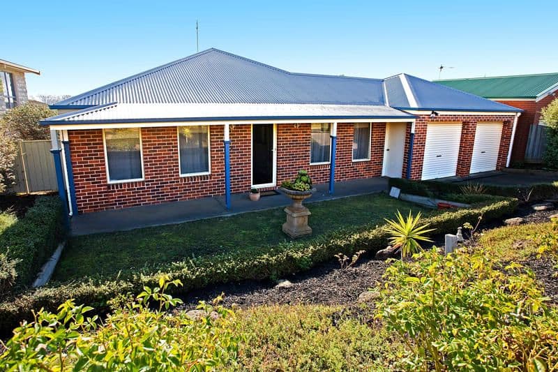 35 Monterey Drive, WAURN PONDS VIC 3216, Waurn Ponds - Image 1