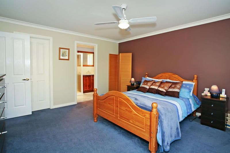 35 Monterey Drive, WAURN PONDS VIC 3216, Waurn Ponds - Thumbnail 4