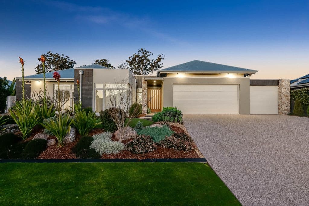 16 Daniells Close, Middle Ridge QLD 4350, Middle Ridge - Image 1