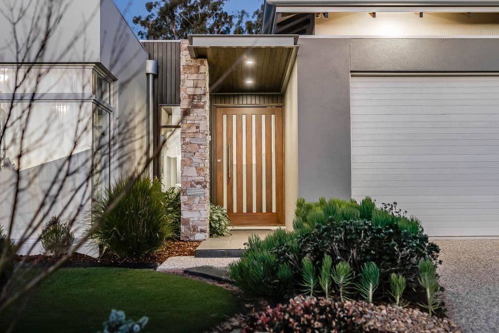16 Daniells Close, Middle Ridge QLD 4350, Middle Ridge - Thumbnail 2