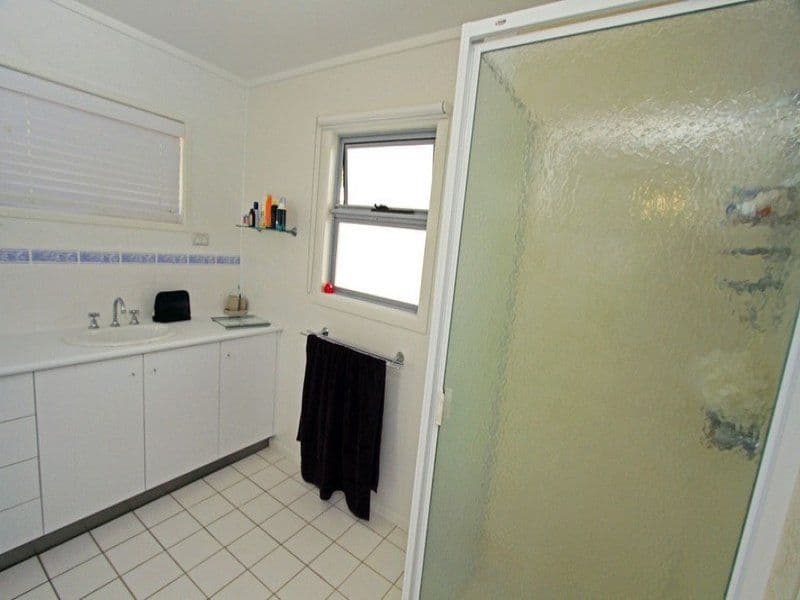 8 Poplar Street, COOEE BAY QLD 4703, Cooee Bay - Thumbnail 7