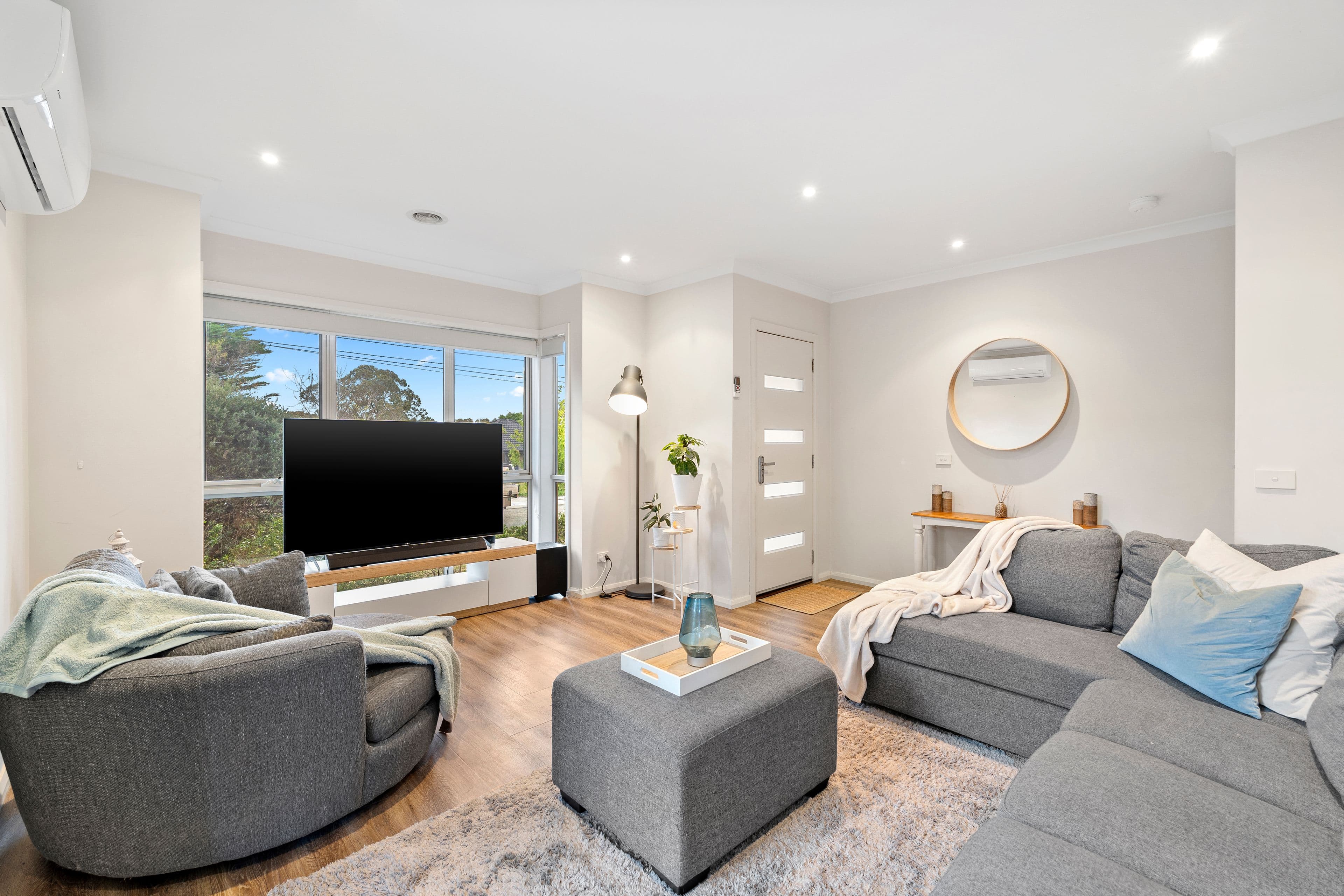 2 Silverton Drive, Ferntree Gully VIC 3156, Ferntree Gully - Thumbnail 2
