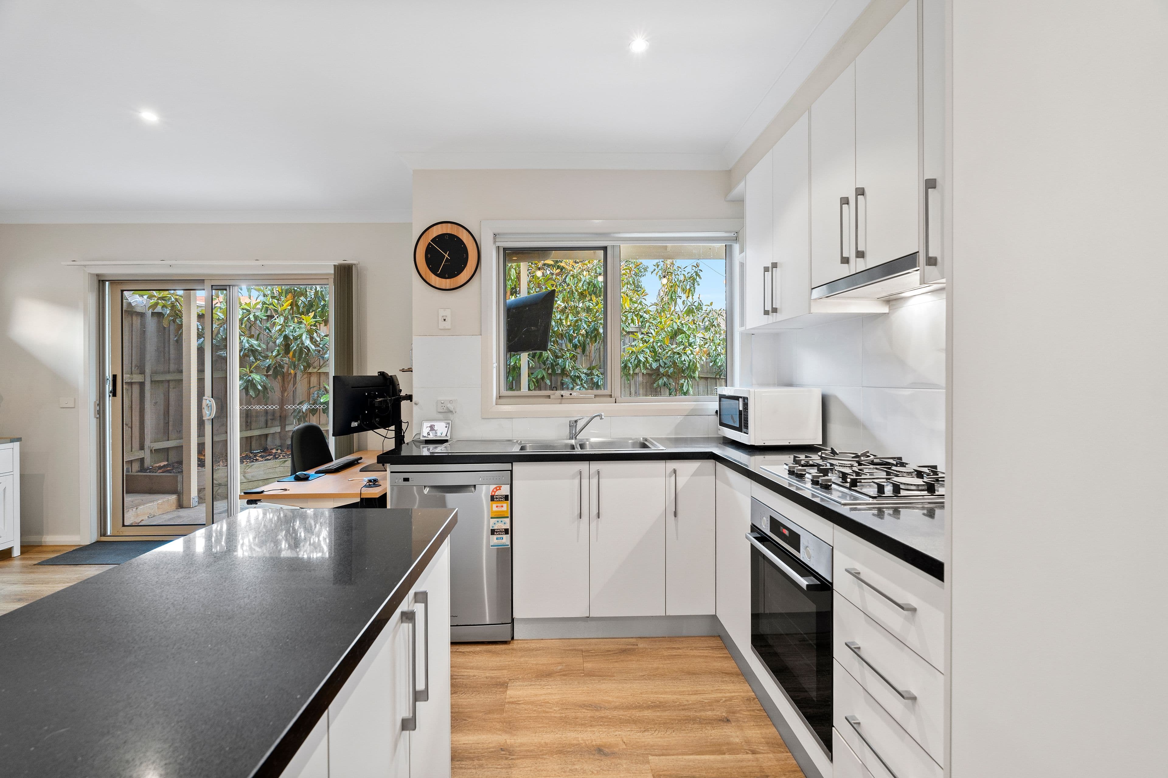 2 Silverton Drive, Ferntree Gully VIC 3156, Ferntree Gully - Thumbnail 6