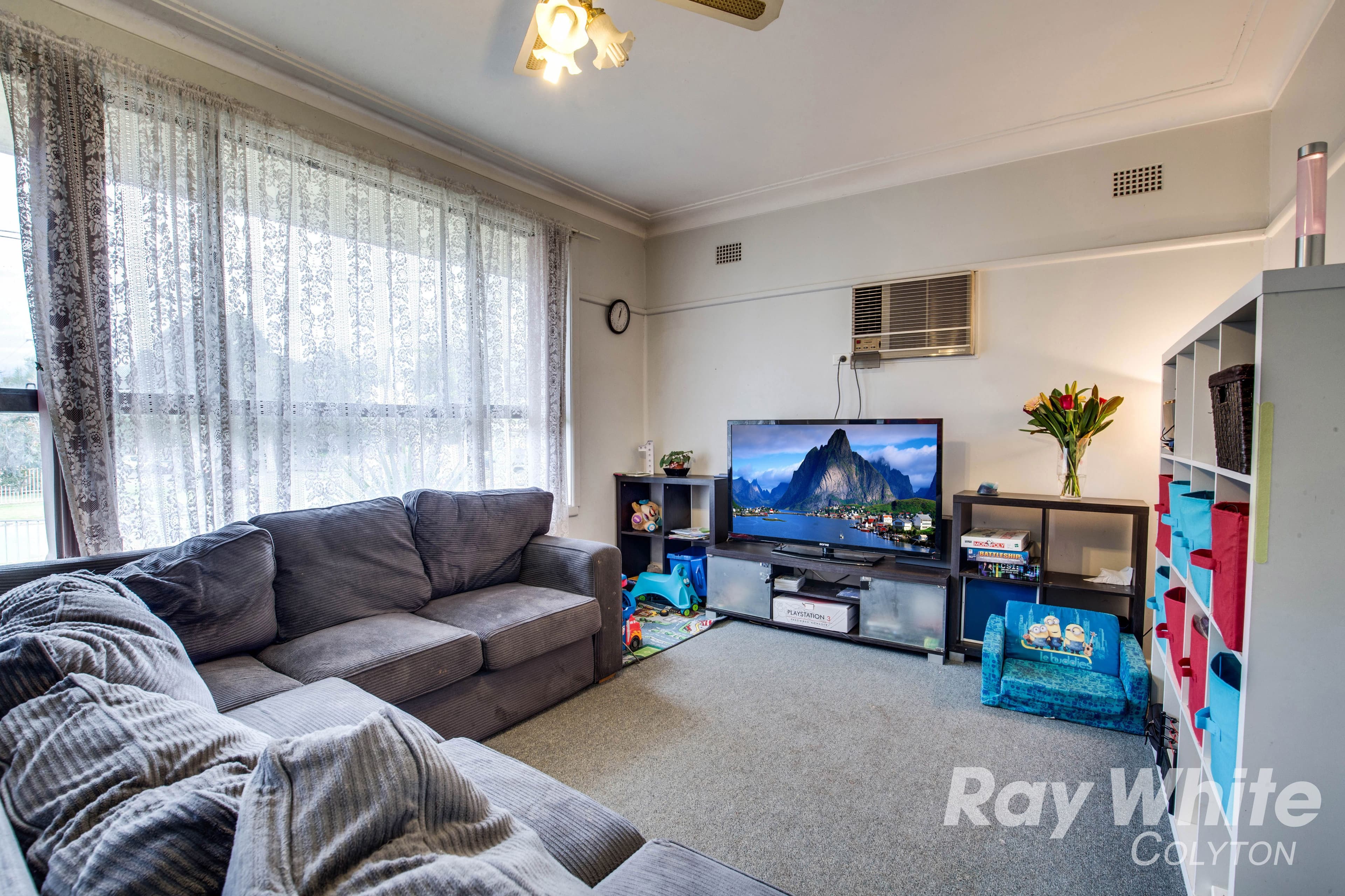 27 Dan Crescent, Colyton - Thumbnail 2
