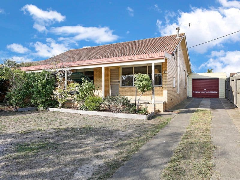 27 Hitchcock Street, Breakwater VIC 3219, Breakwater - Image 1