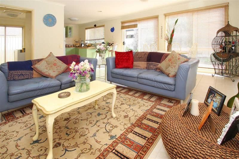 35 Blakeville Drive, CAROLINE SPRINGS VIC 3023, Caroline Springs - Thumbnail 3