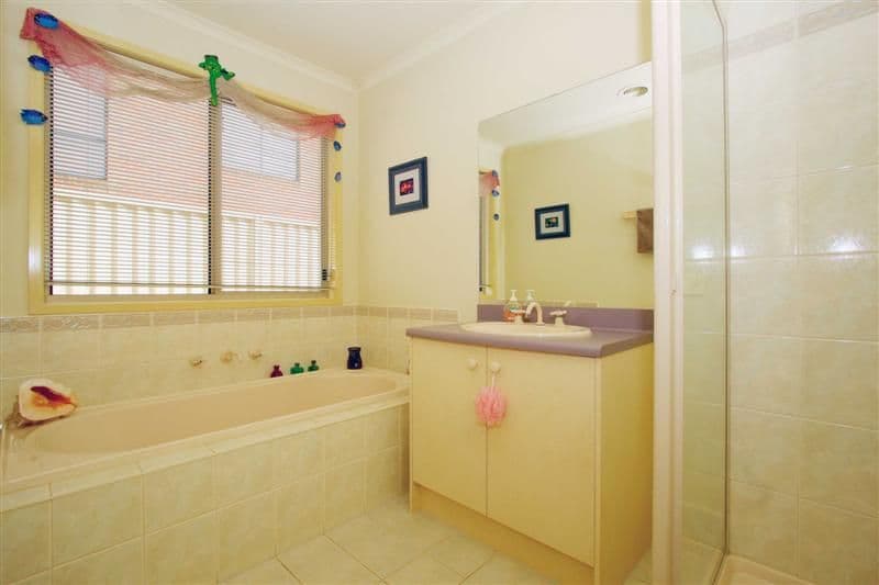 35 Blakeville Drive, CAROLINE SPRINGS VIC 3023, Caroline Springs - Thumbnail 7
