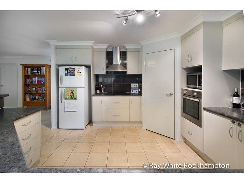 8 Mitchell Court, Gracemere QLD 4702, Gracemere - Thumbnail 3