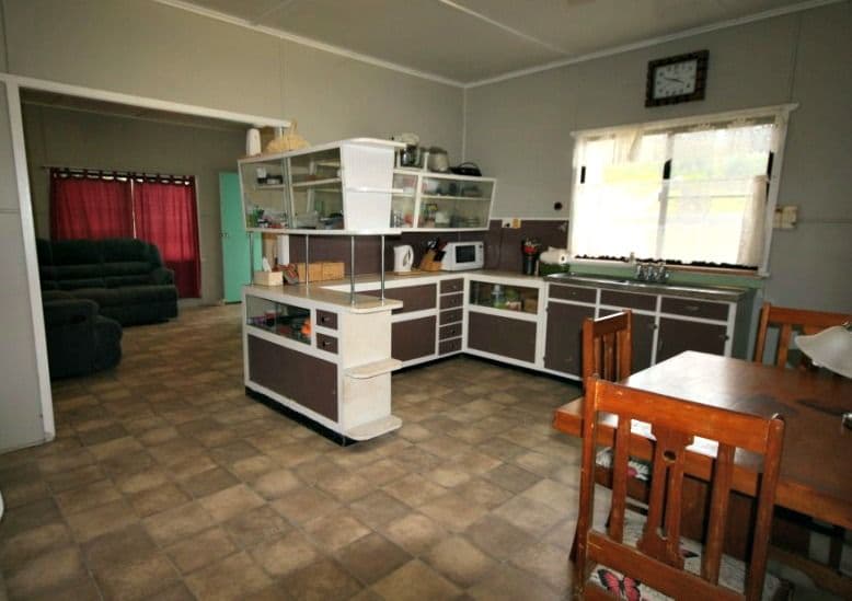7 Jenner Road, Sarina QLD 4737, Sarina - Thumbnail 2