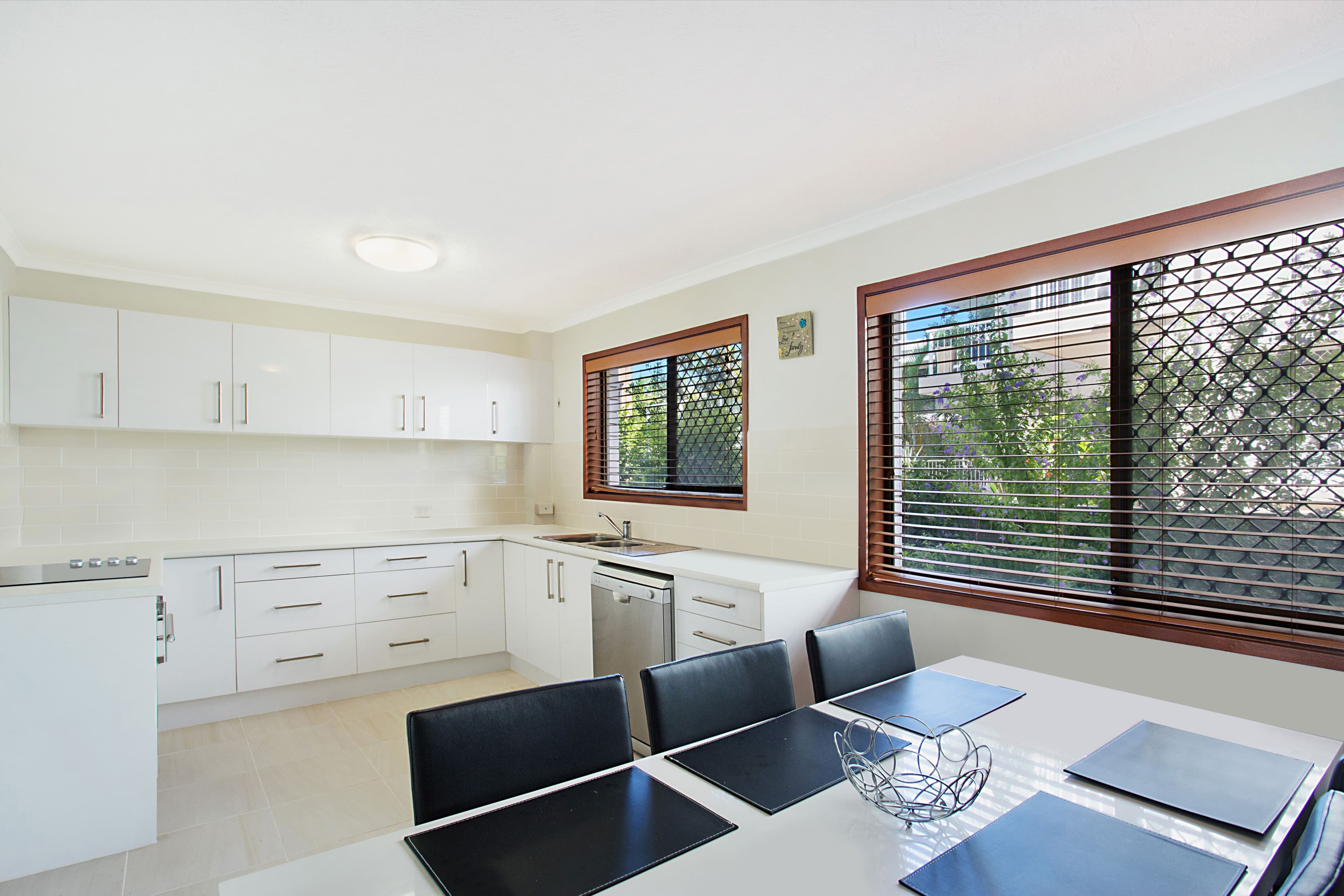 12 Rosewood Avenue, Broadbeach QLD 4218, Broadbeach - Thumbnail 3