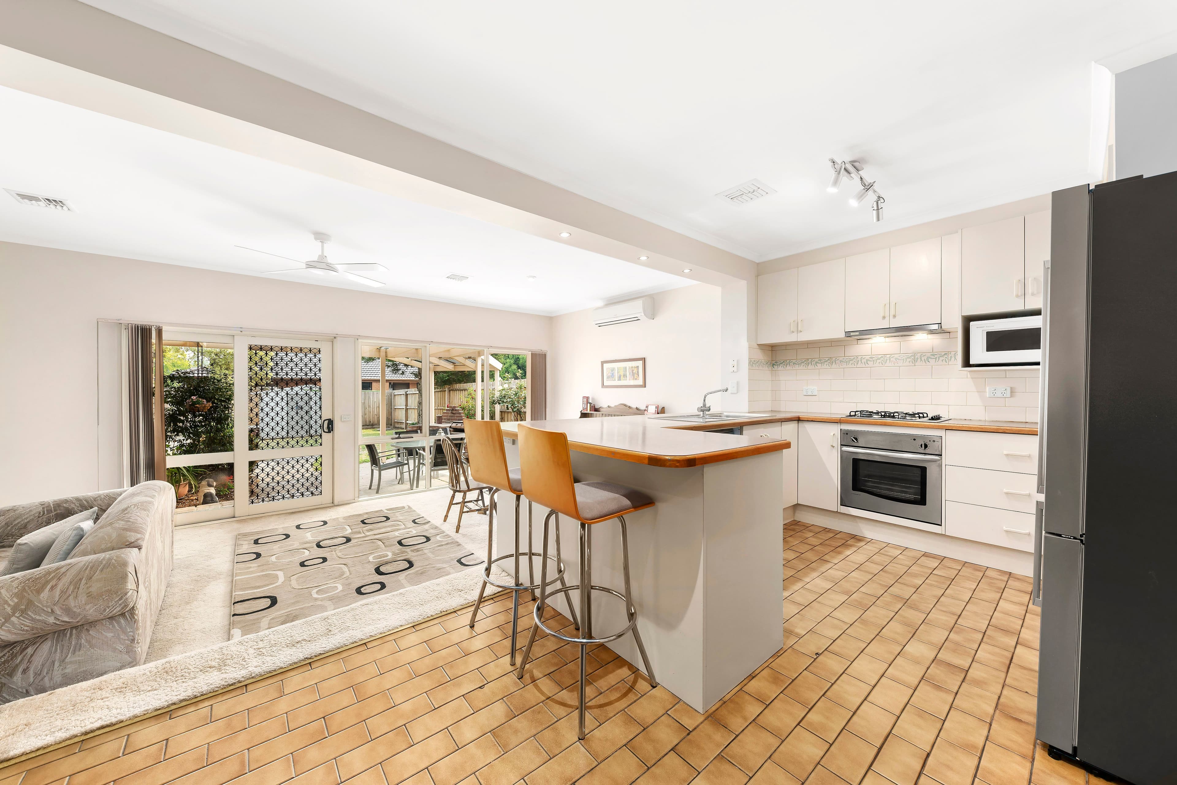 17 Eildon Parade, Rowville VIC 3178, Rowville - Thumbnail 4