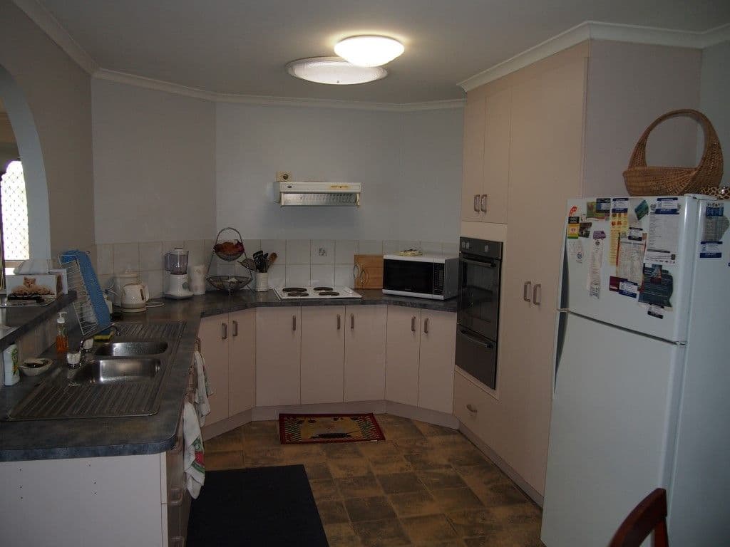 19 Wattle Street, POINT VERNON QLD 4655, Point Vernon - Thumbnail 4