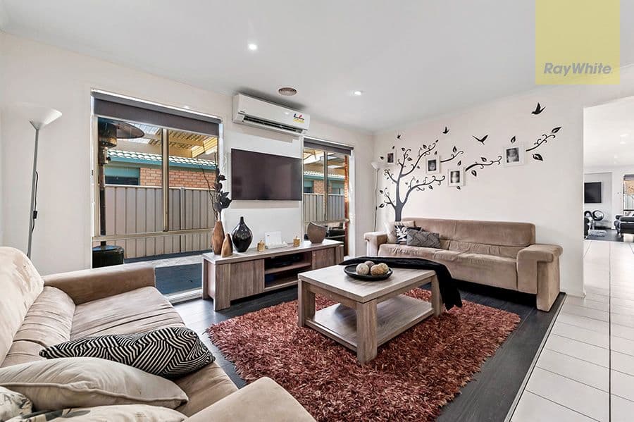 52 Woodlea Crescent, Craigieburn VIC 3064, Craigieburn - Thumbnail 2