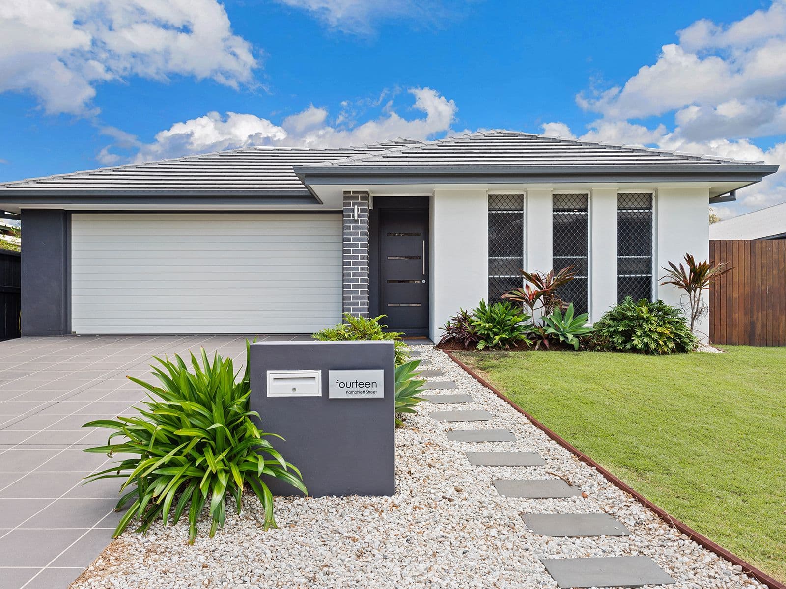 14 Pamphlett Street, Oxley QLD 4075, Oxley - Image 1