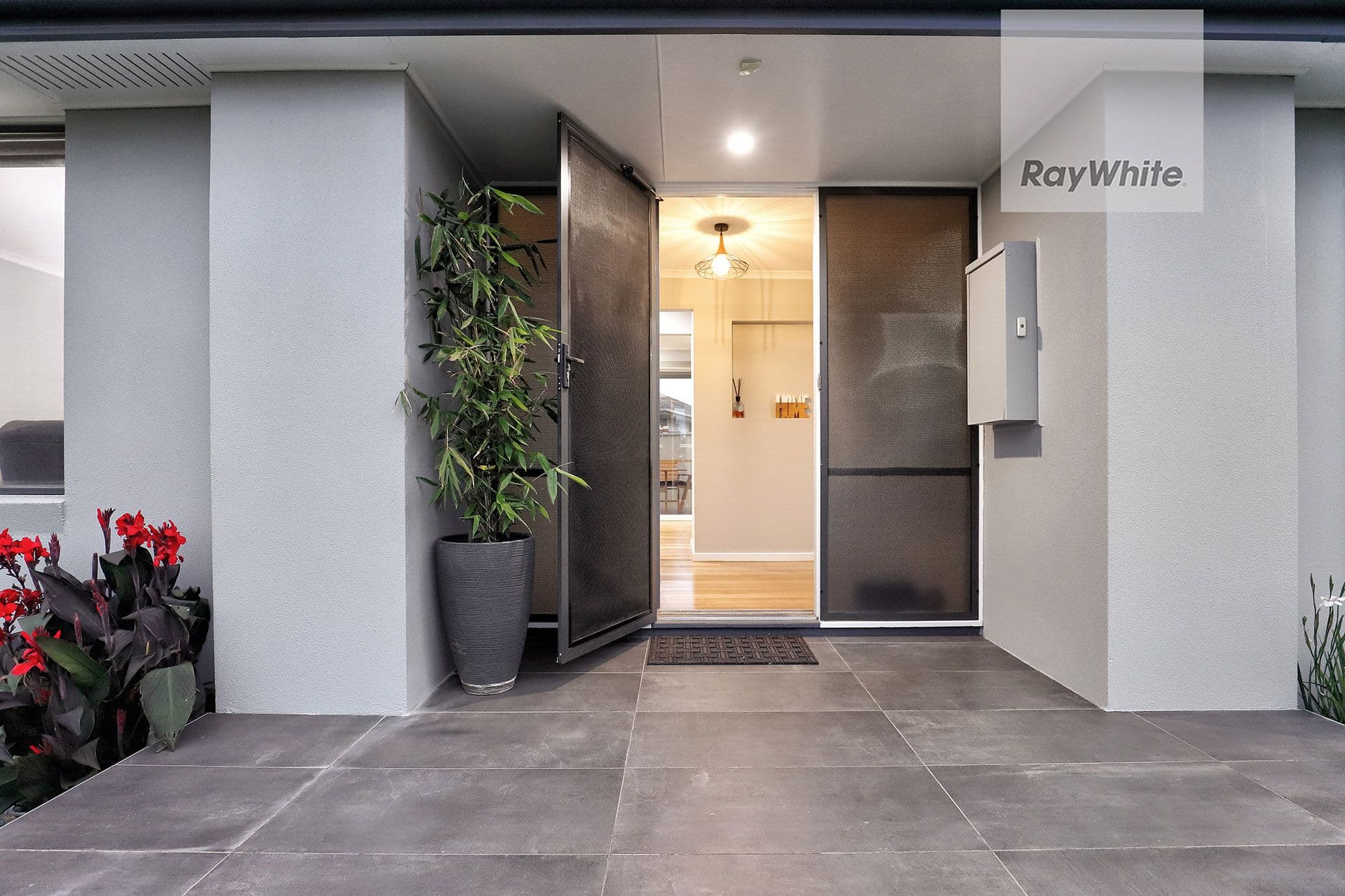 14 Mayfair Close, Gladstone Park VIC 3043, Gladstone Park - Thumbnail 2