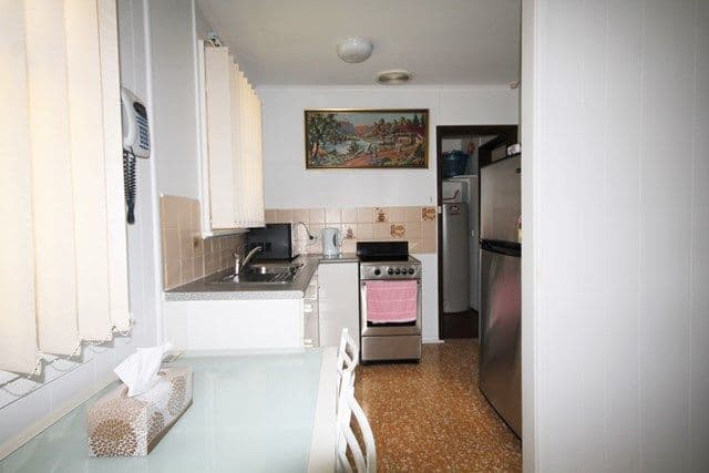 1 Devon Place, Busby - Thumbnail 3