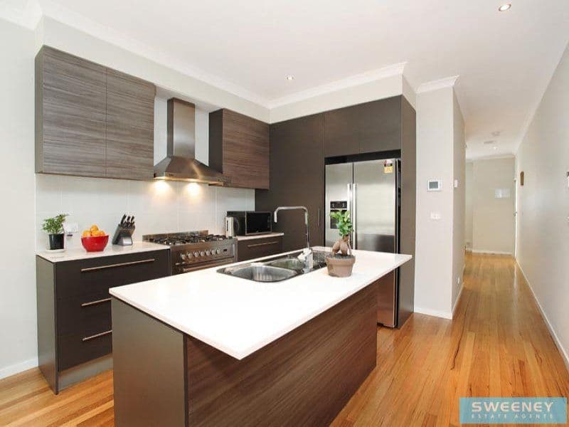 2/10-12 Kooyong Way, Caroline Springs - Thumbnail 3
