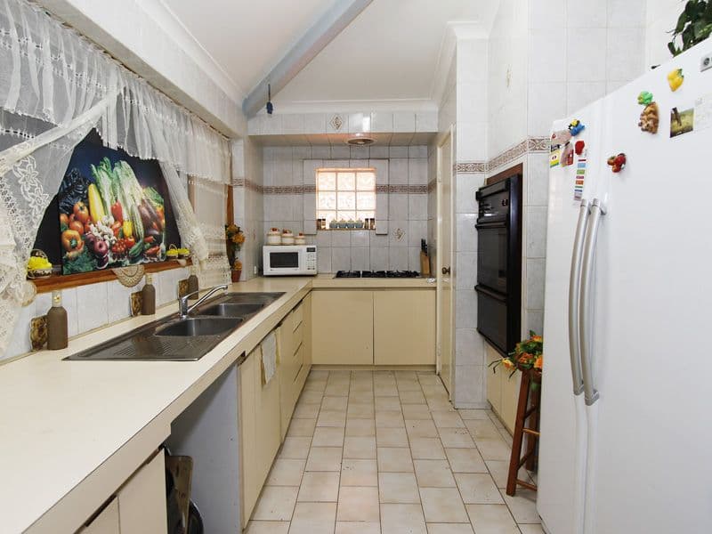 44 Parkview Drive, BALLAJURA WA 6066, Ballajura - Thumbnail 4