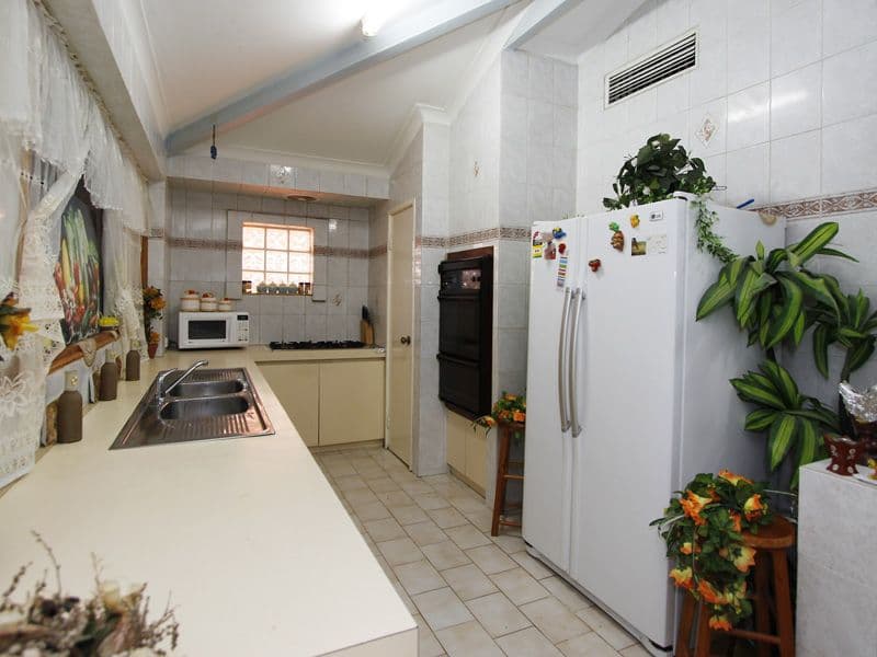 44 Parkview Drive, BALLAJURA WA 6066, Ballajura - Thumbnail 5