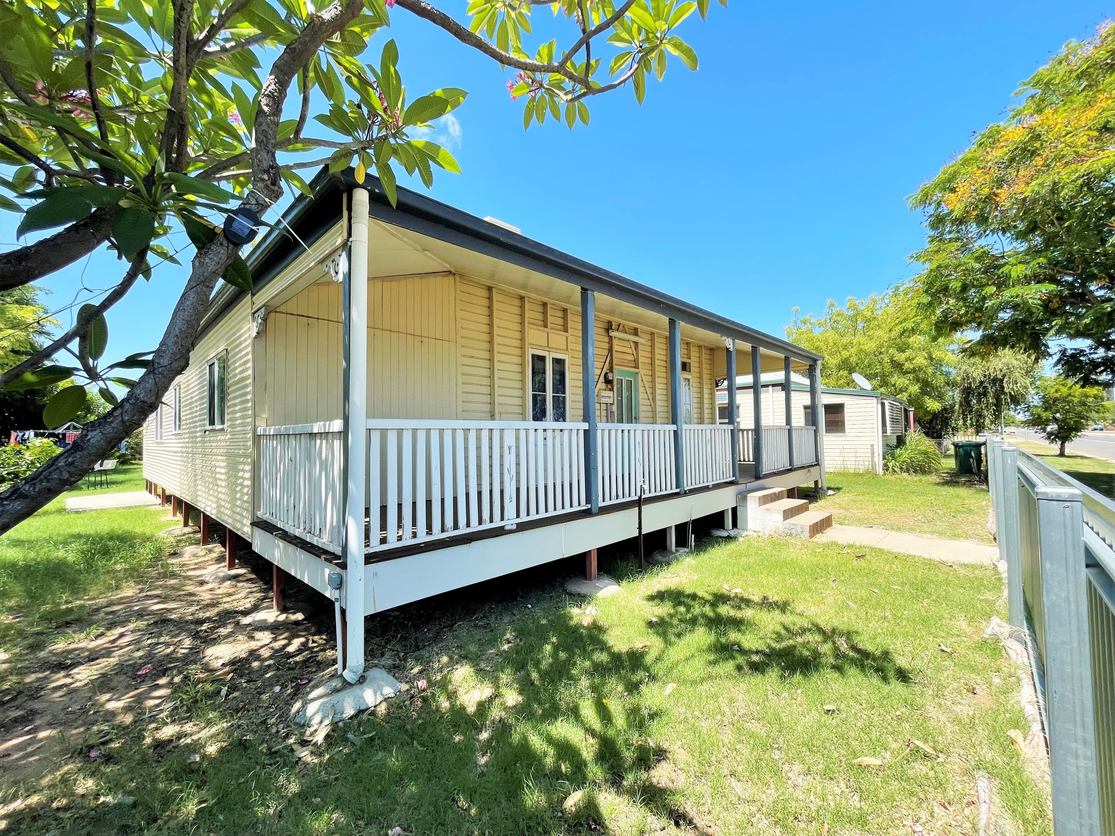 43 Oak Street, Barcaldine QLD 4725, Barcaldine - Thumbnail 2