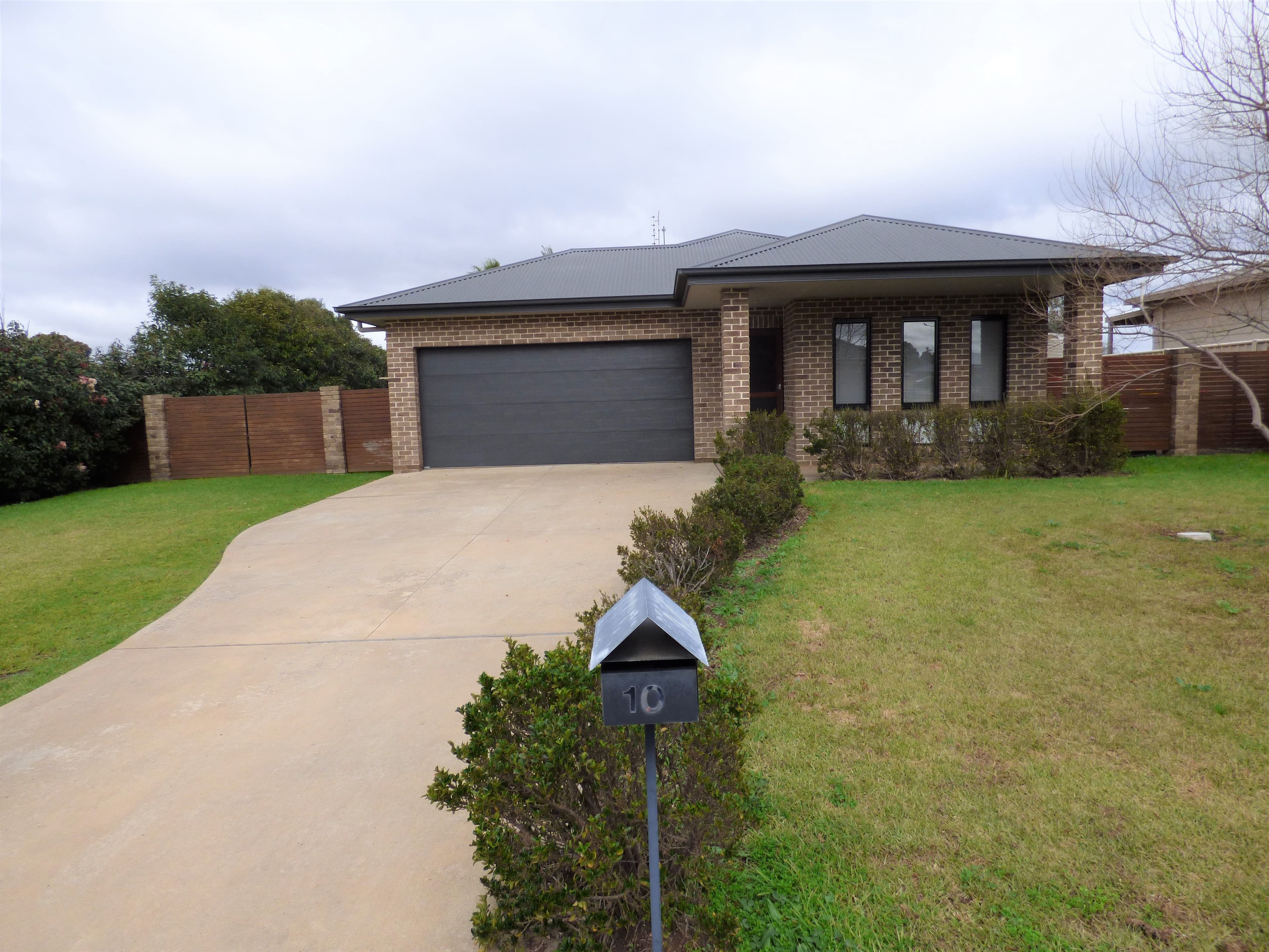 10 Hurford Place, Forbes NSW 2871, Forbes - Image 1