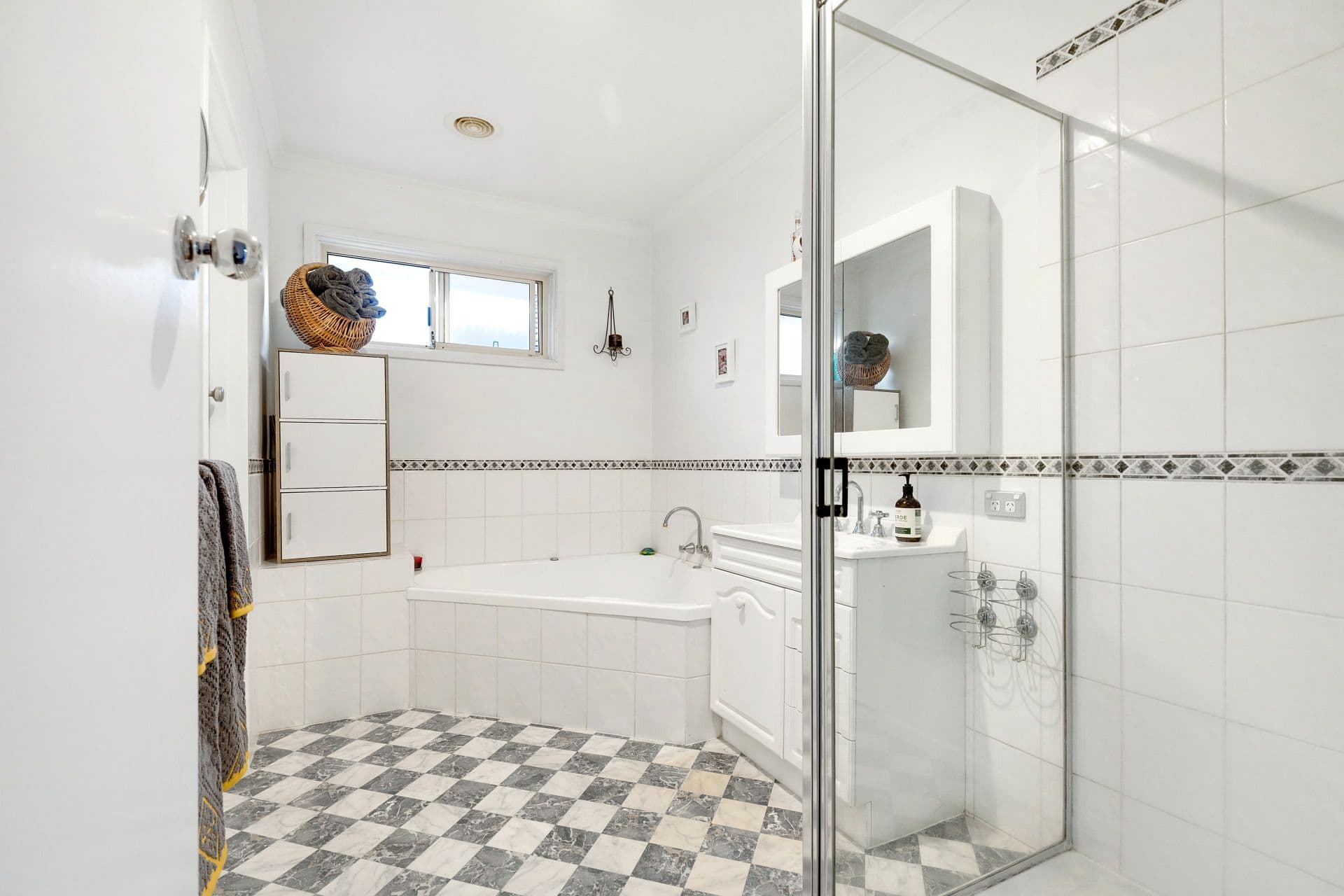 1 Colvin Ave, Carlton, Carlton - Thumbnail 8