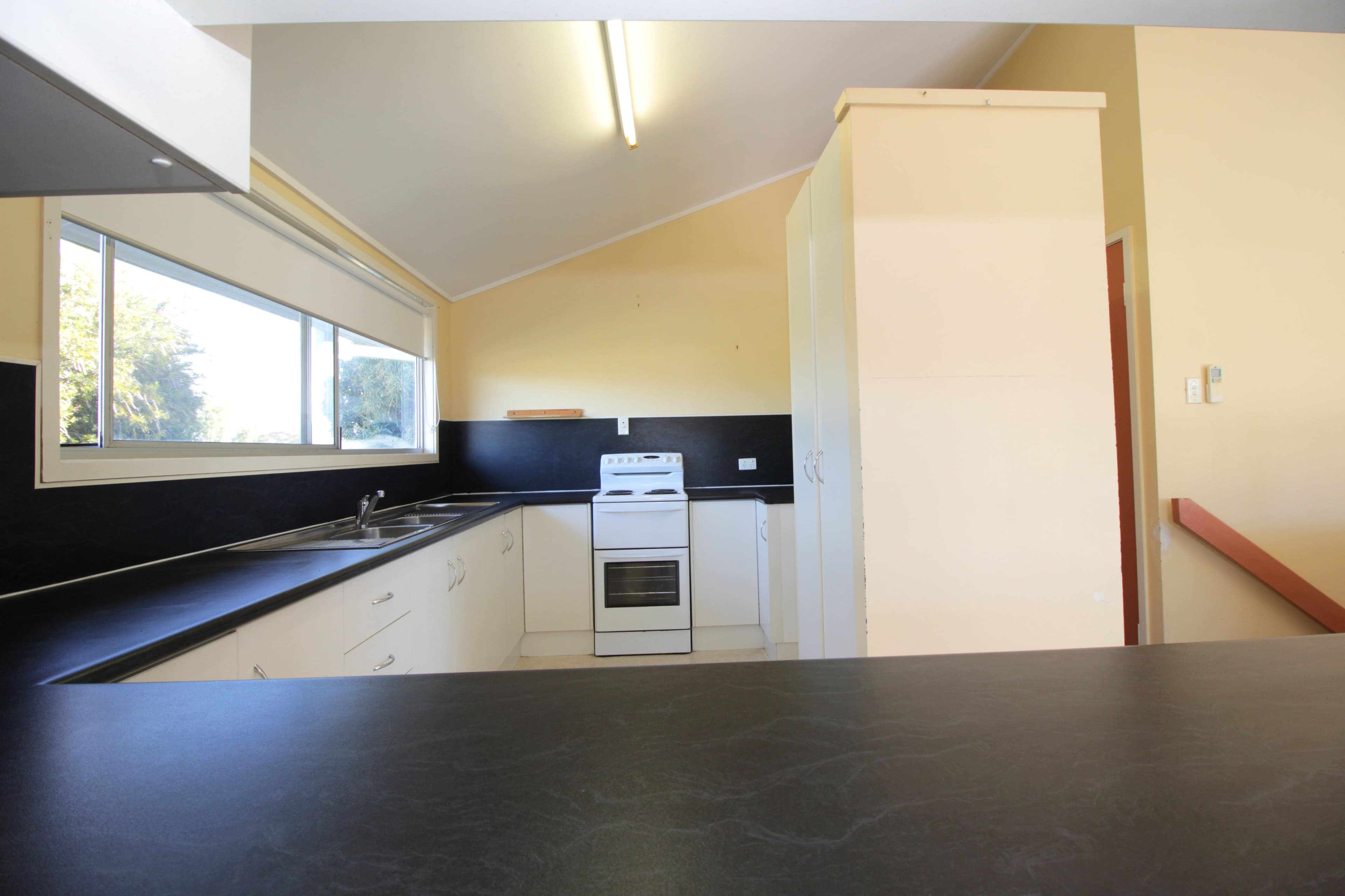 13 Baker Street, Emerald QLD 4720, Emerald - Thumbnail 5