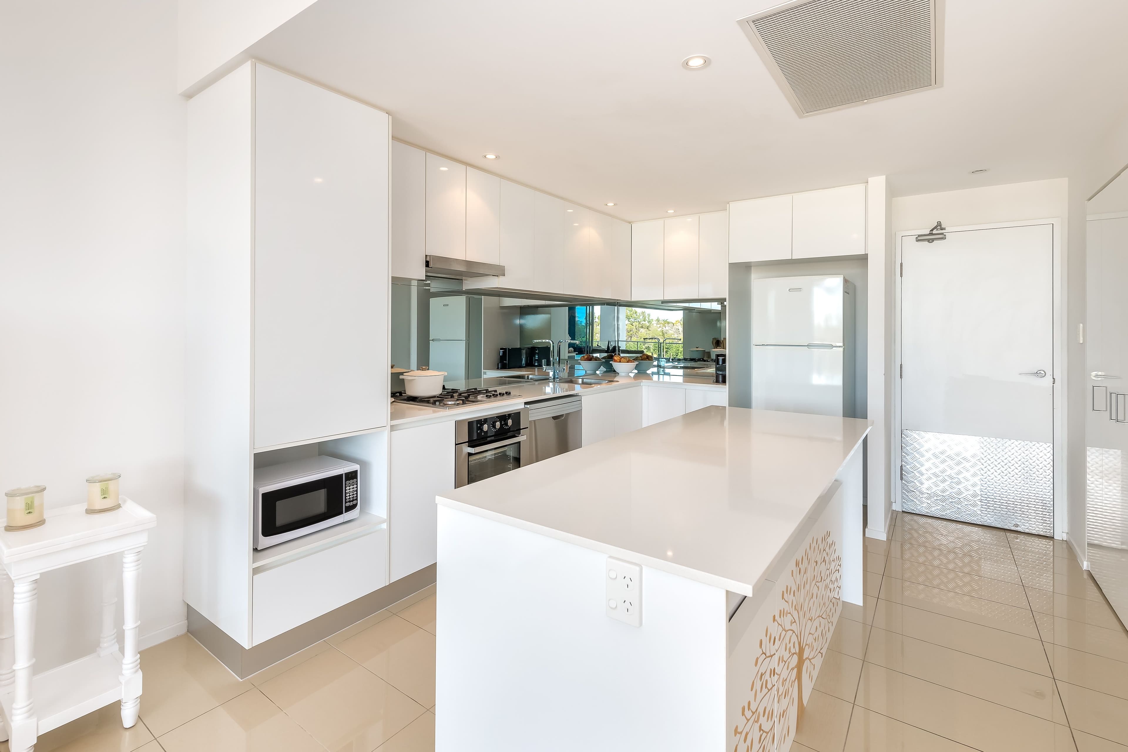 15 Compass Drive, Biggera Waters QLD 4216, Biggera Waters - Thumbnail 4