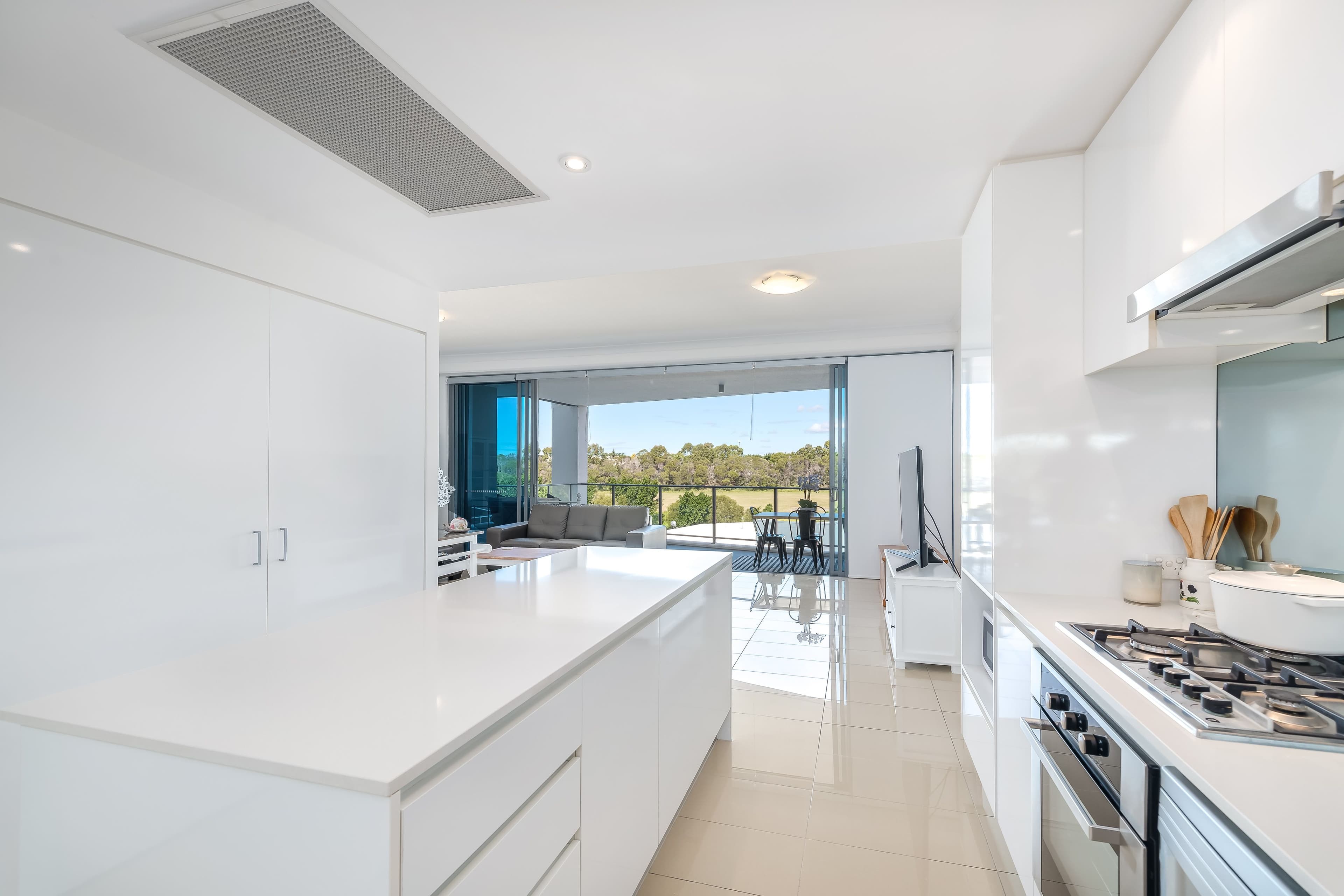 15 Compass Drive, Biggera Waters QLD 4216, Biggera Waters - Thumbnail 5