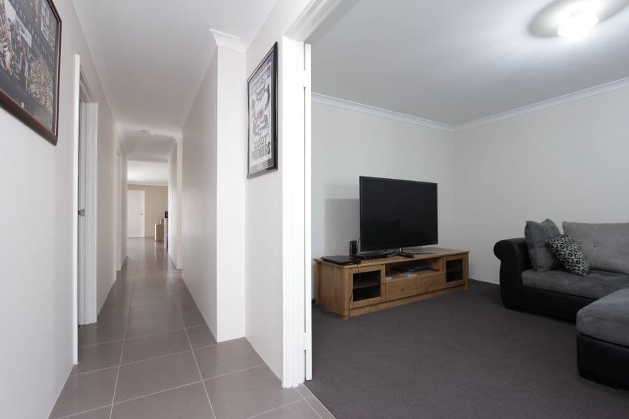 294 Millhouse Road, AVELEY WA 6069, Aveley - Thumbnail 3