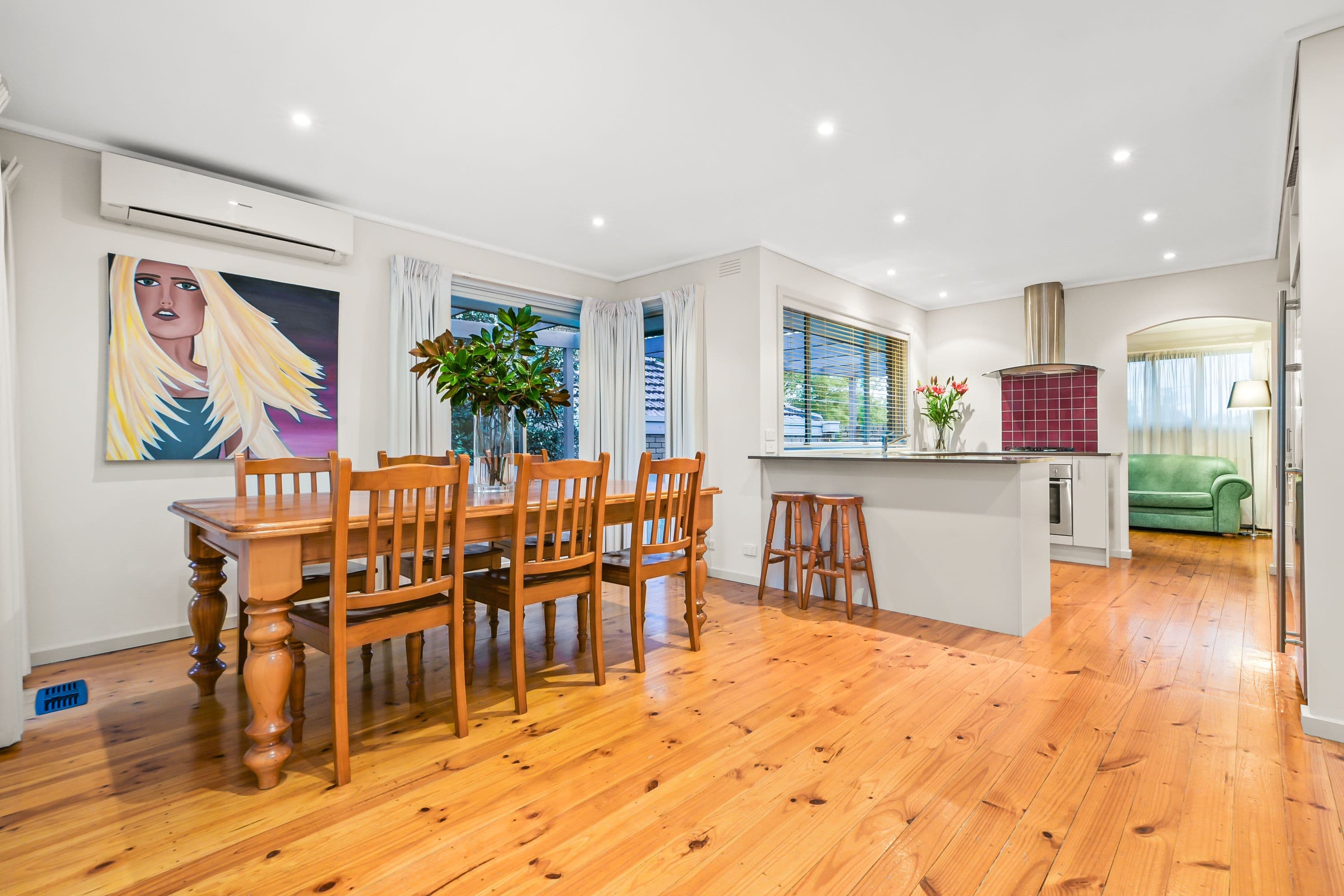 13 Rowitta Drive, Glen Waverley VIC 3150, Glen Waverley - Thumbnail 2